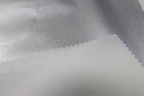 Discover the Versatility of 90gsm Silver-Coated Waterproof Oxford Fabric